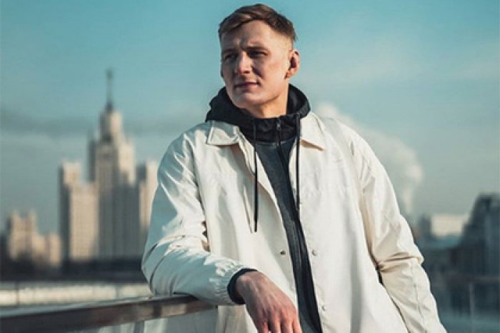 Волков вызвал чернокожего бойца на UFC в Москве и «узнал» про расизм в России