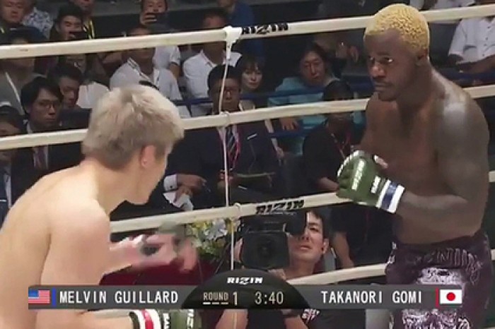 Японский боец MMA нокаутировал и «похоронил» американца
