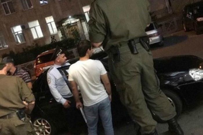 Фото с «гигантским полицейским» озадачило пользователей сети