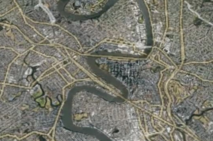 Мужчина погнался с «факами» за камерой Google Maps через всю улицу