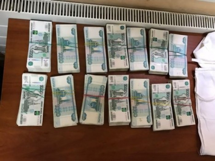 На украинской границе задержали граждан с тремя млн рублей за пазухой