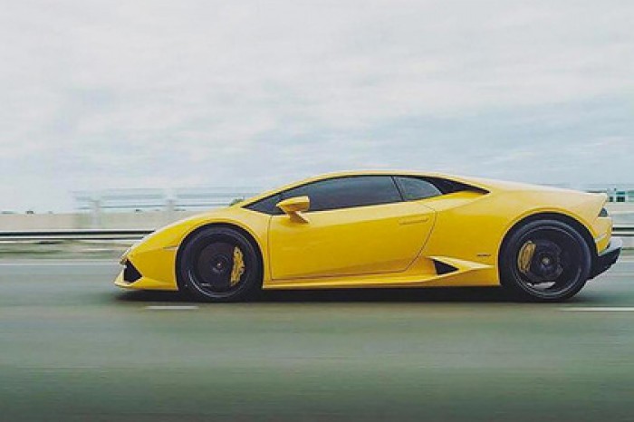 Турист арендовал Lamborghini и получил 33 штрафа за три часа