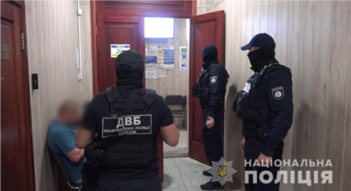 В Одессе чиновники миграционной службы торговали поддельными паспортами