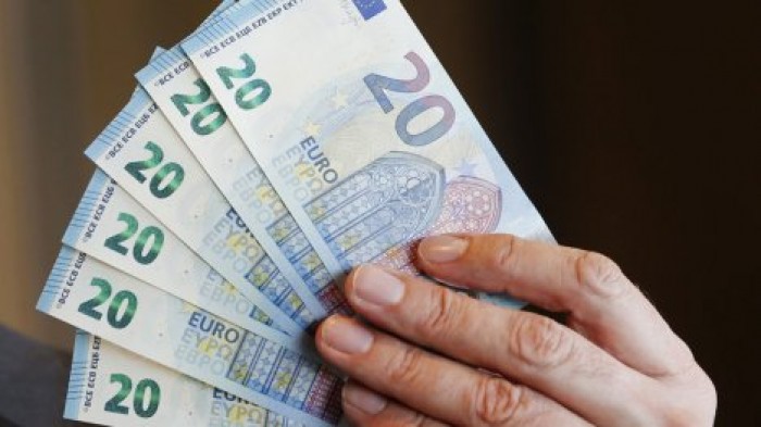 Впервые с апреля 2015 года евро опустился ниже отметки в 19 леев