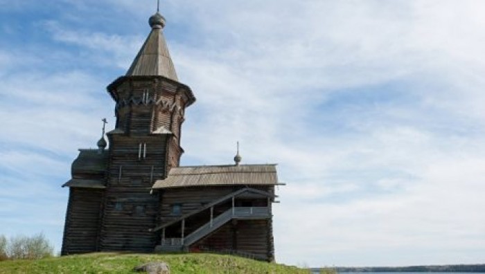 В поджоге деревянной церкви XVIII века в Карелии заподозрили подростка-сатаниста