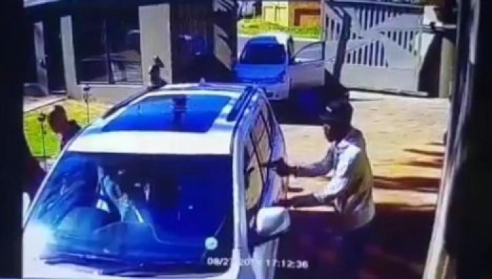 Бабушка за рулем джипа дала отпор вооруженным грабителям в ЮАР