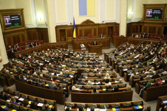 Без "Здравия желаю!": Рада в первом чтении одобрила воинское приветствие "Слава Украине!"