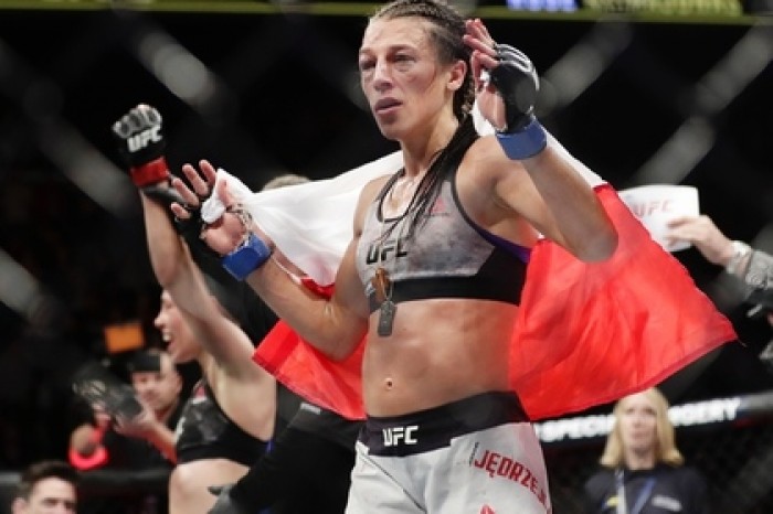 Боец UFC осадила российского тележурналиста за попытку оскорбить Макгрегора