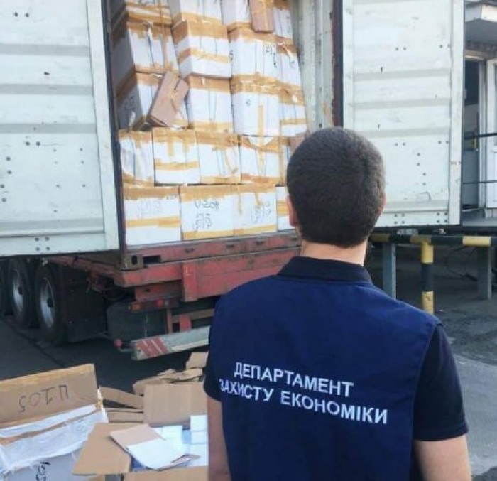 Чиновники Одесской таможни "подрабатывали" на парфюмерии: на судне из Турции прибыло более 50 тысяч флаконов