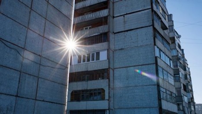 Девять тысяч человек на 16 кв. метрах: россиянин заплатит 400 тыс. рублей штрафа за "резиновую" квартиру