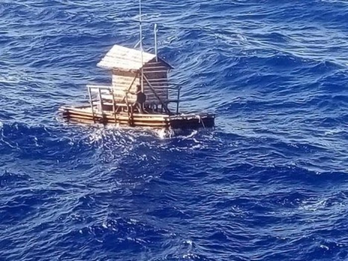 Индонезийский подросток выжил, дрейфуя в море 49 дней