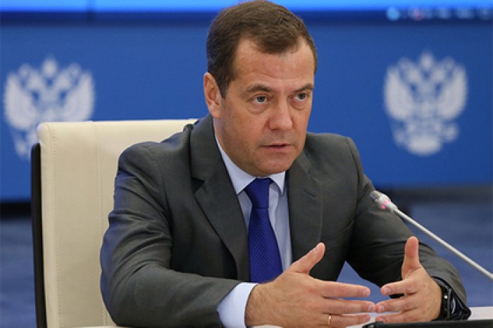 Медведев предупредил о непростых годах