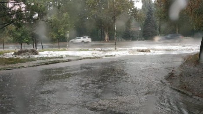 На Кишинев обрушилась непогода: движение транспорта на столичных улицах затруднено