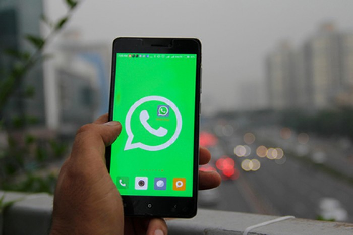 Неизвестные разослали детям порно через WhatsApp