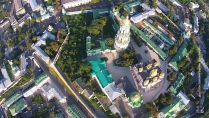 Похищенную из Киево-Печерской лавры икону пытались продать туристам прямо на территории монастыря