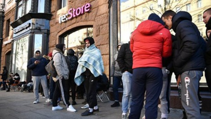 Покупатель потерял деньги на iPhone, пока стоял в очереди