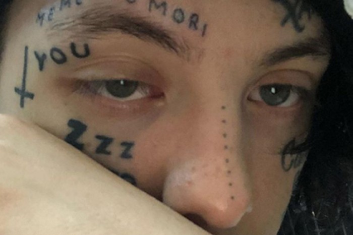 Рэпер Lil Xan попал в больницу после передозировки острым «Читосом»
