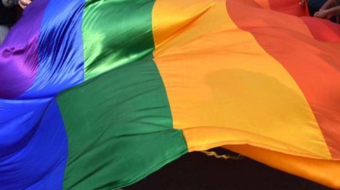 Священник в США лишился поста за сеанс экзорцизма над флагом ЛГБТ