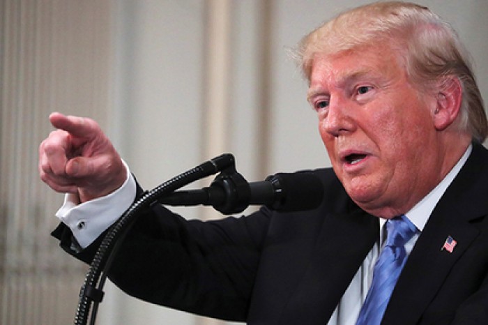 Трамп попытался заставить журналиста благодарить себя и потерпел фиаско