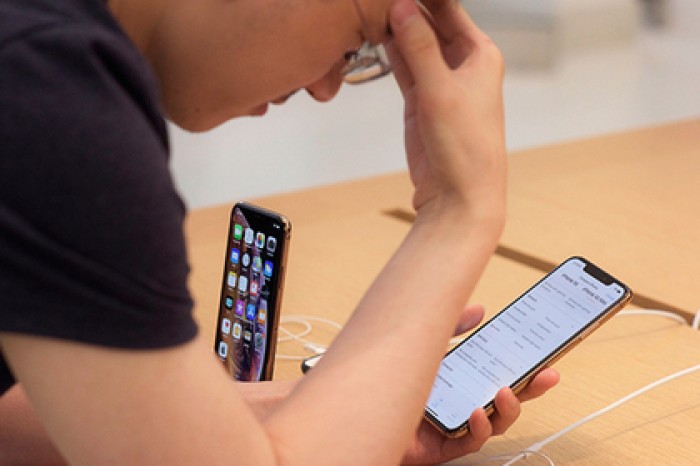 У экрана iPhone Xs нашли дефект