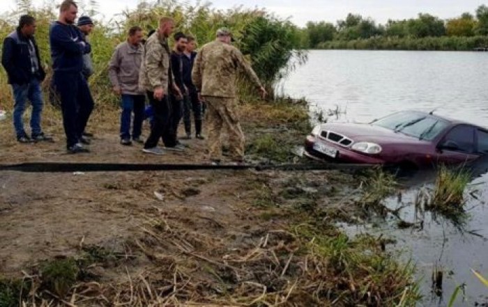 В Одесской области из Днестра вытащили авто с погибшим водителем