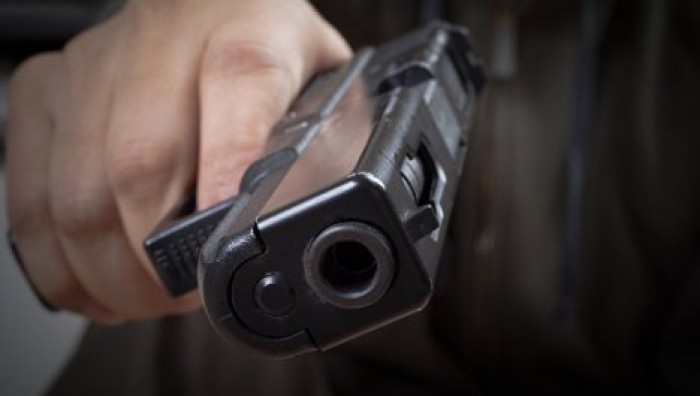Житель Оренбурга взял в заложники женщину из-за злости на богатых