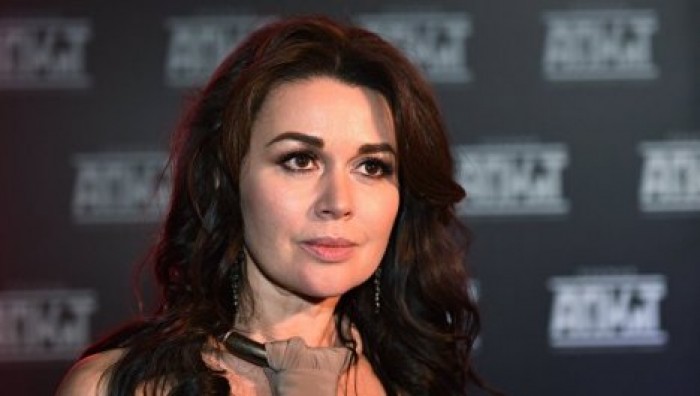 Звезду сериала "Моя прекрасная няня" обокрали почти на миллион
