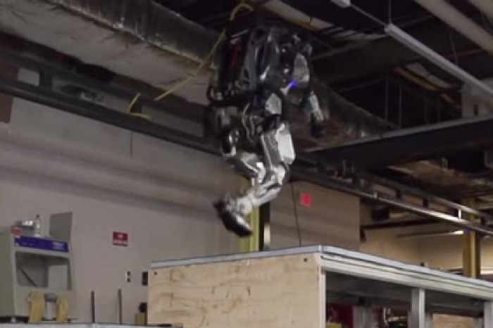 Boston Dynamics научили робота паркуру