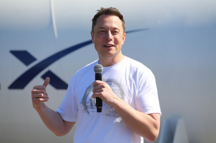 Илон Маск неудачно пошутил и снова обвалил акции Tesla