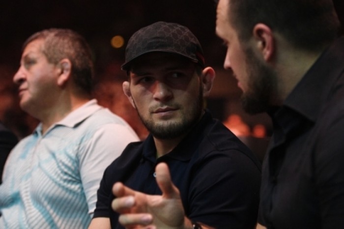 Макгрегор взбесил Нурмагомедова и сорвал пресс-конференцию UFC