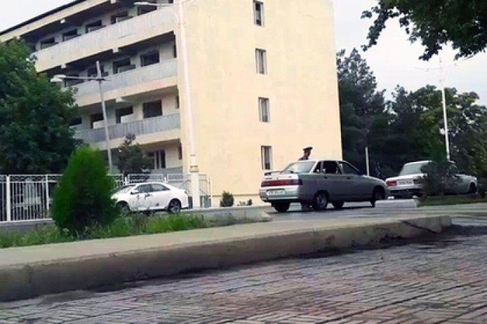 Оголодавших туркменов начали штрафовать за покупку еды