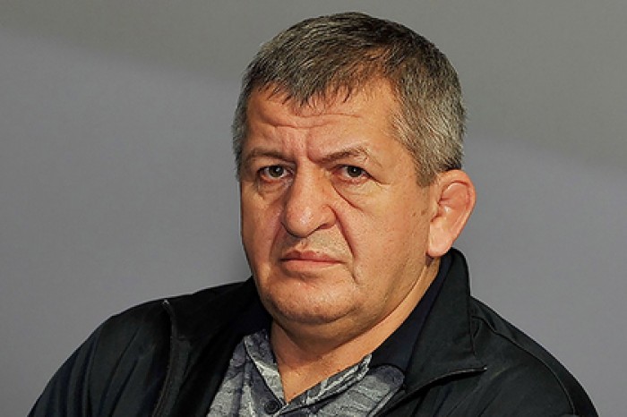 Отец Нурмагомедова прокомментировал слухи о попытке сына сменить гражданство