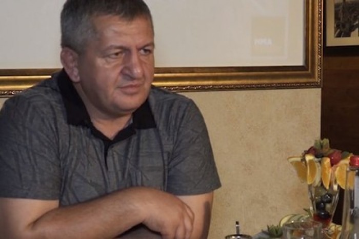 Отец Нурмагомедова рассказал об отношении к российским фанатам Макгрегора