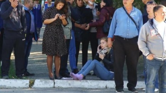 "Пошла кровь из носа и изо рта, ее не спасли": нападение на керченский колледж в рассказах студенток