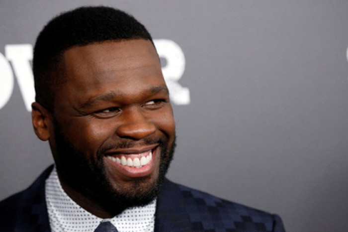Рэпер 50 Cent назвал менеджера Нурмагомедова дураком в дешевом костюме