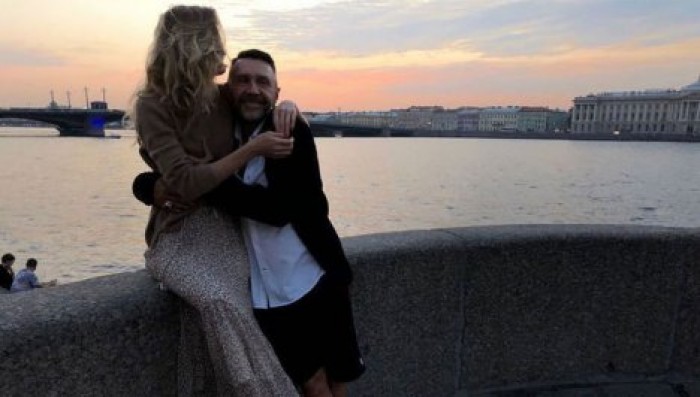 Сергей Шнуров впервые показал молодую жену