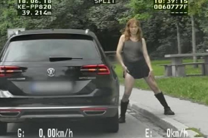Сыгравшая монахиню немка обнажилась перед полицейскими и попала на видео