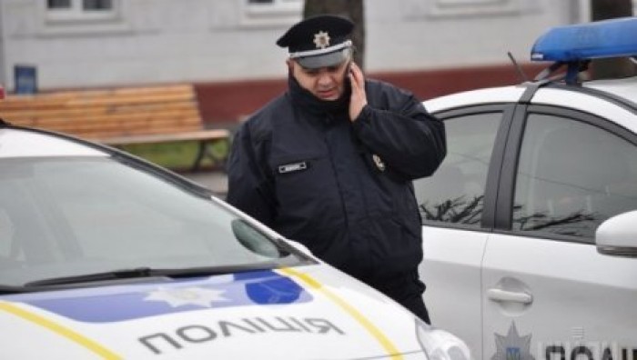 Торопившиеся на вызов полицейские случайно сбили убегавшего грабителя в Киеве