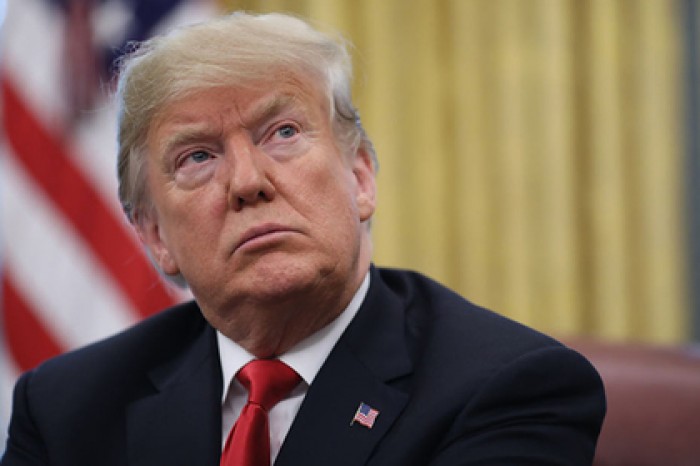Трамп пригрозил Китаю на фоне обвала экономики США