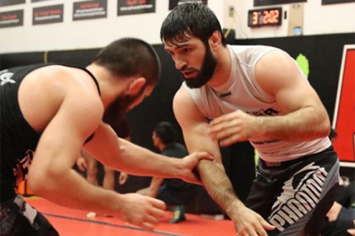 UFC официально отстранил напавшего на Макгрегора российского бойца