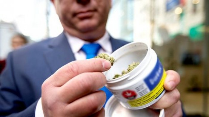 В Канаде выписали первый крупный штраф за незаконное курение марихуаны