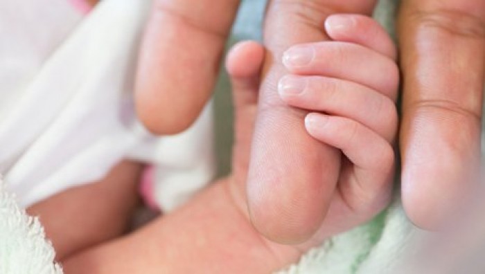 В Польше разрешили записать родителями ребенка двух женщин