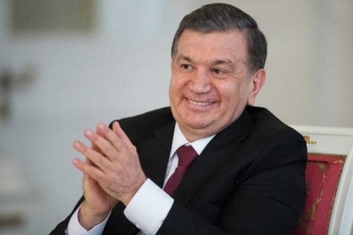 В Узбекистане сотни людей остались на улице ради удобства президента