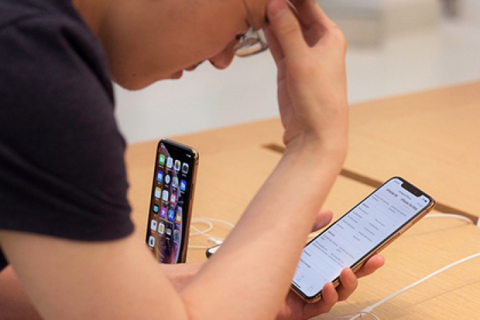 Apple снова сократила выпуск новых iPhone