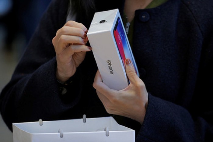 Apple вернет в продажу iPhone X