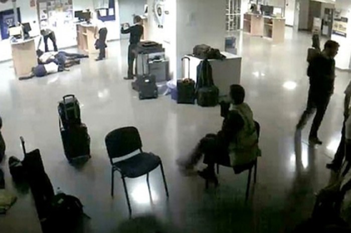 Бортпроводники опозорили авиакомпанию и поплатились