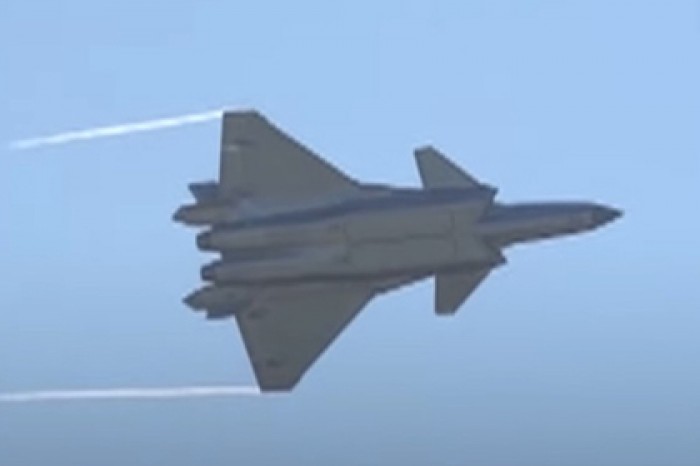 J-20 выполнили «петлю Нестерова» и «бочку»
