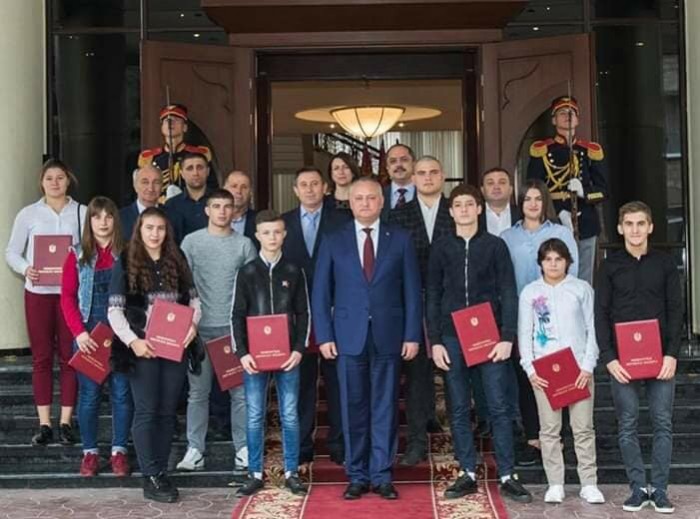 Luptătorii moldoveni decoraţi la Preşedinţie