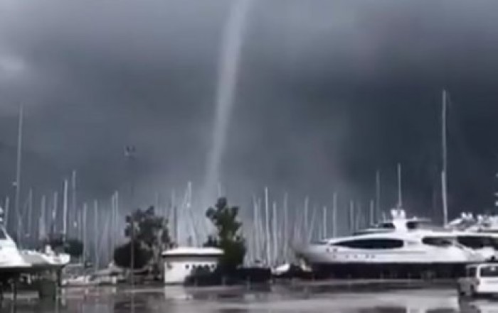 На Турцию обрушились водяные смерчи