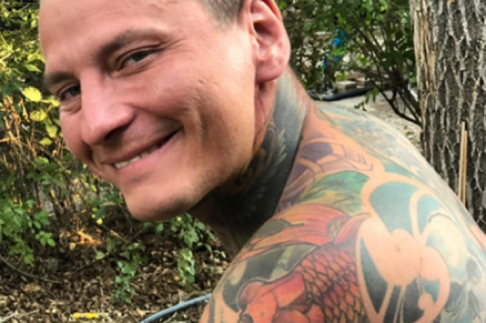 Татуировщик завещал повесить свою кожу на стену